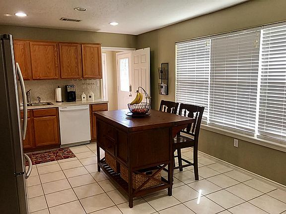 3rd image of 410 Tejas Blvd