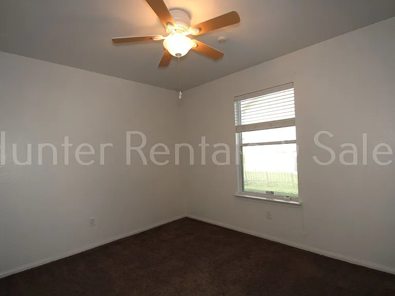 505 E Vega Ln — Photo 19