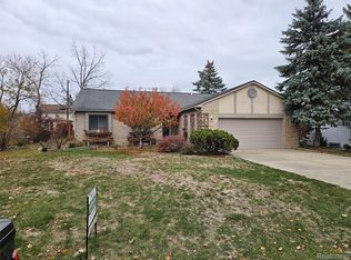 83 Arthur Dr, Troy, MI