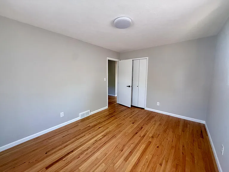 24051 Russell Ave — Photo 19