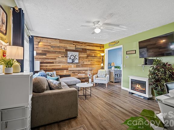 5th image of 109 Loch Haven Rd