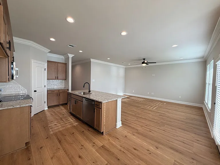 820 Venecia Dr — Photo 3