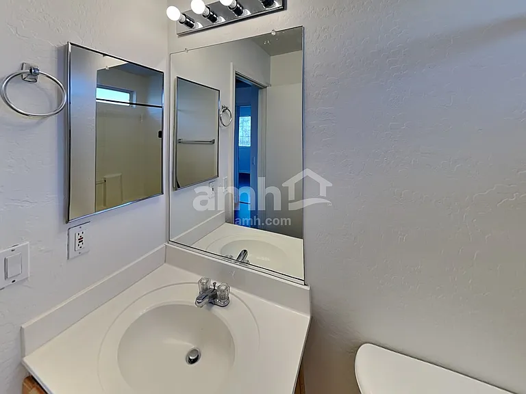 11801 N Olive St — Photo 16
