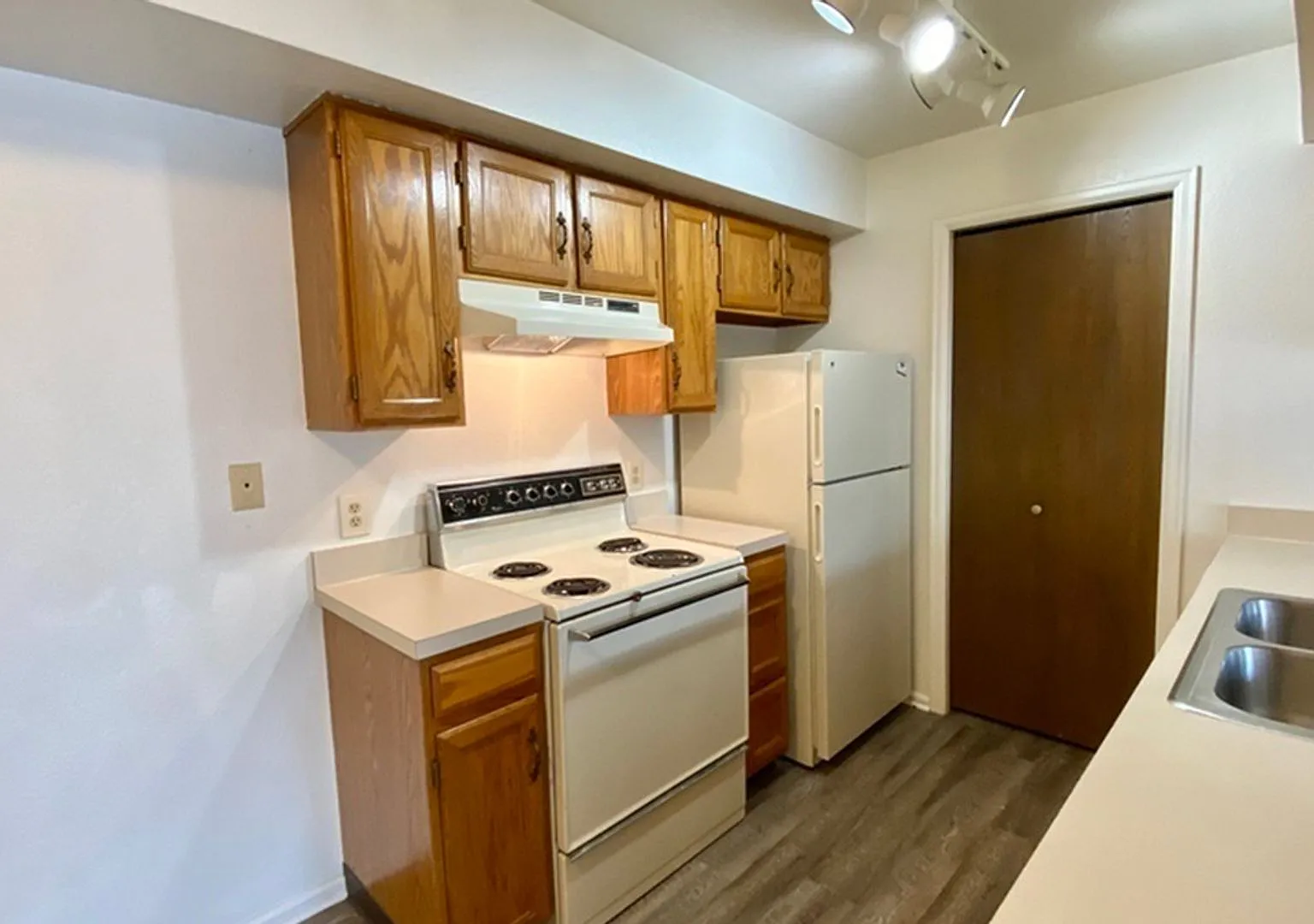 551 W Prentice Ave — Photo 4