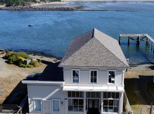 460 1st St SW, Bandon, OR 97411