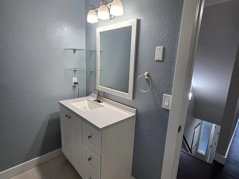 Bathroom #2 (upstairs)