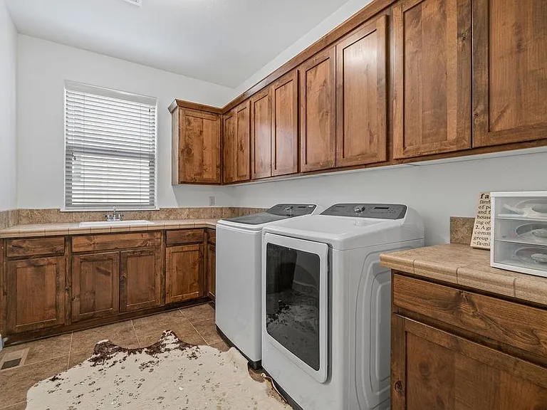1269 NW Ogden Ave — Photo 31