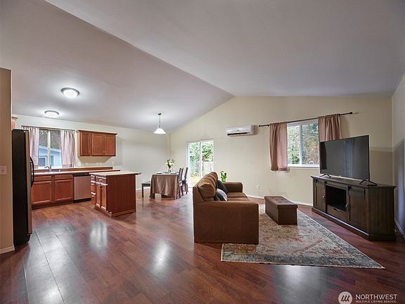 3rd image of 16935 Kalmia Court SE