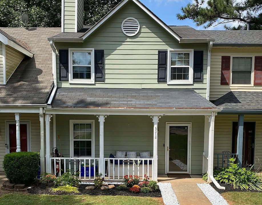 Charming townhouse in a quiet, well-maintained Smyrna community