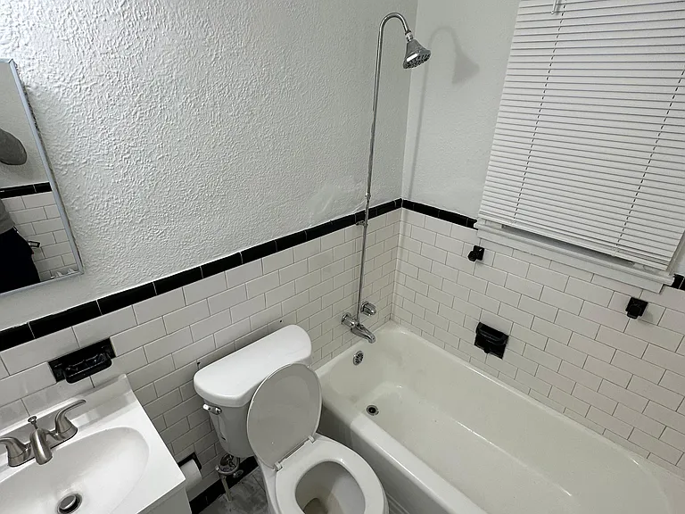 1035 N Kenwood Ave — Photo 10