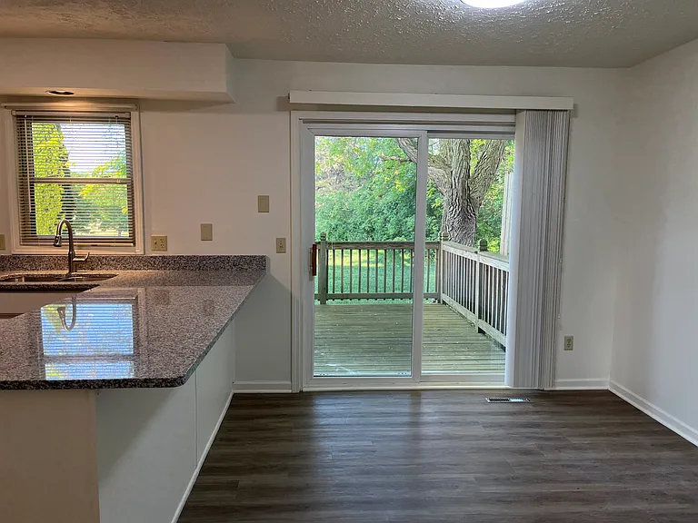 2133 Woodleaf St #2 — Photo 6