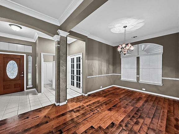 3rd image of 2025 Fair Oaks Cir