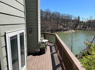 9741 S Harbour Pointe Dr, Bloomington, IN 47401