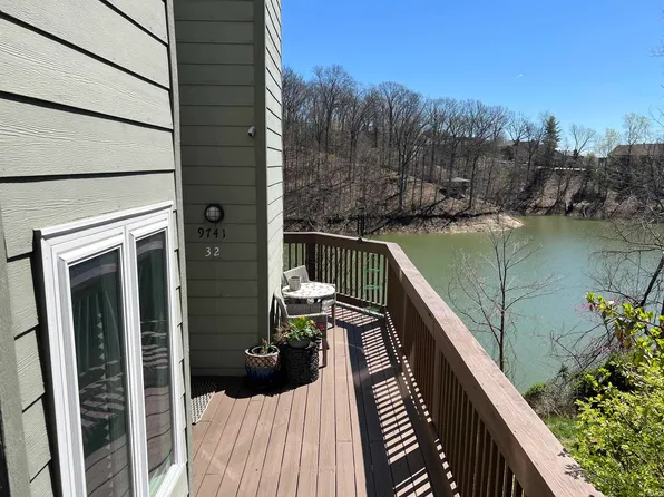9741 S Harbour Pointe Dr, Bloomington, IN 47401