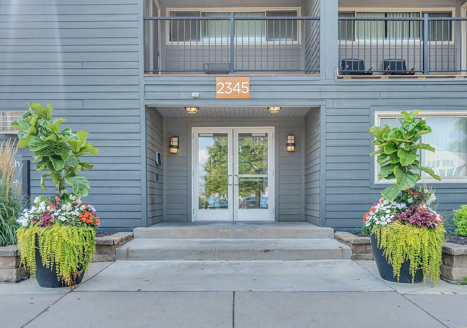 Hillsborough Apartments — Photo 3