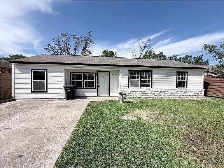 8837 Oak Knoll Ln — Photo 2