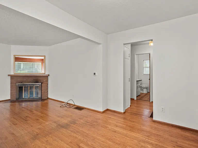 4815 SE Yamhill St — Photo 11