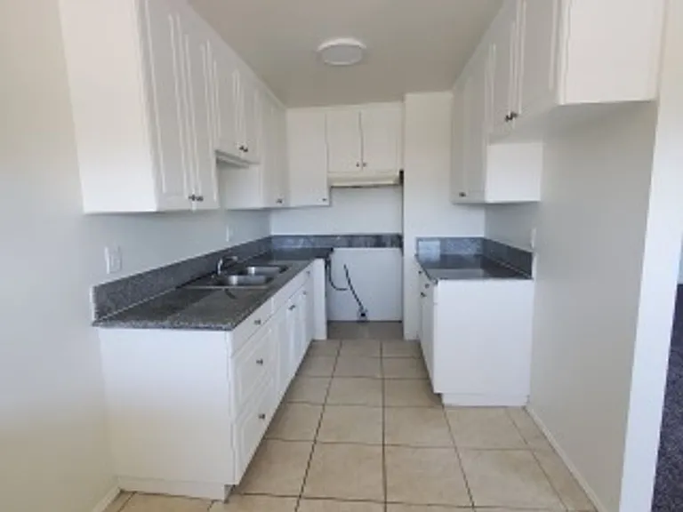 545 E Rue Royale St — Photo 1