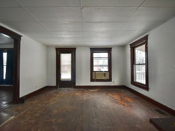 3rd image of 195 N Wine St