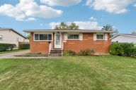 Sandhurst Dr-S0910-001.jpg