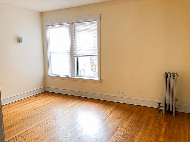 2nd image of 4518 N Greenview Ave APT 2B