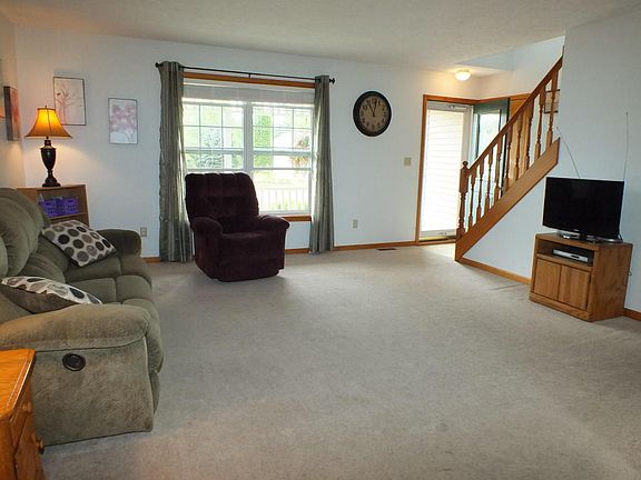 3rd image of 10457 Hunters Creek Dr