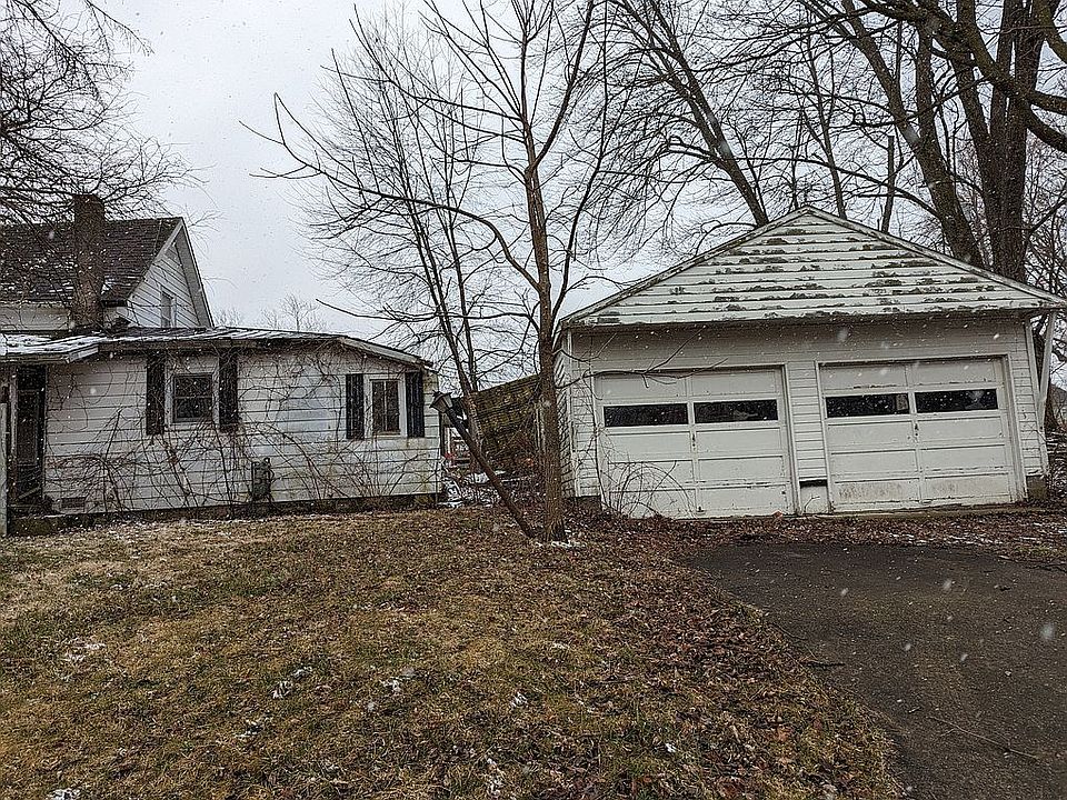 2nd image of 214 N Lincoln St