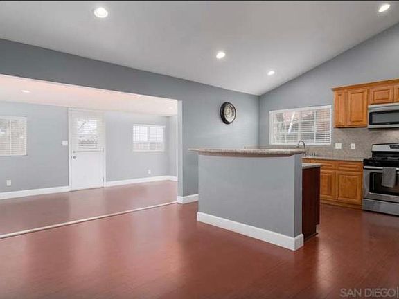 4th image of 272 Jenna Ct