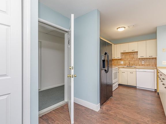 5th image of 28 James Street #25