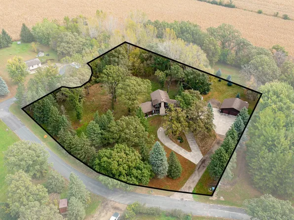 495 Oakview Dr, Claremont, MN 55924