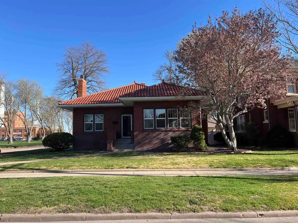 422 W 12th St, Hastings, NE 68901