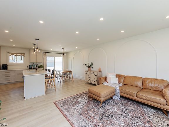 5th image of 24456 Noreen Dr