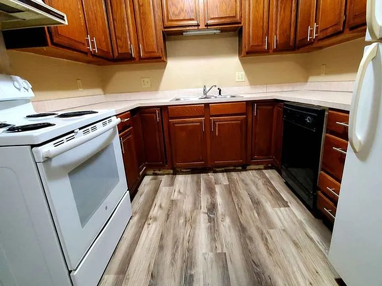 2901 E Rosser Ave — Photo 1