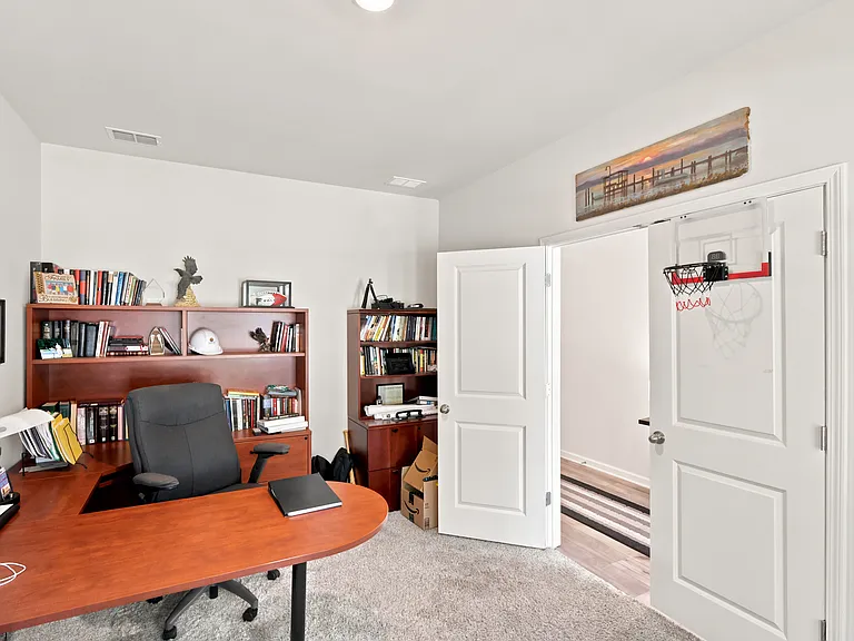 677 Magnolia Dr — Photo 4