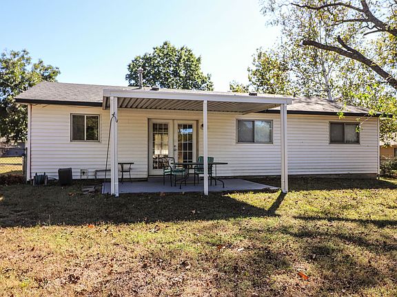 3rd image of 1944 S Hickory Pl