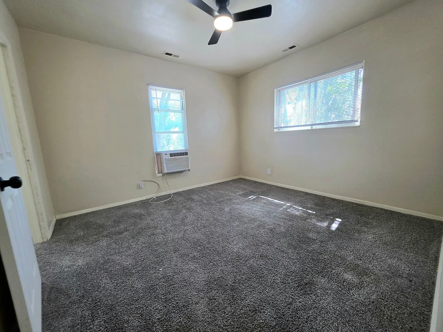 1637 Cedar St — Photo 3