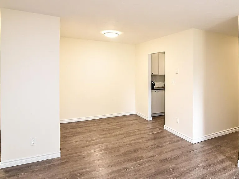 125 Indian Rd — Photo 10