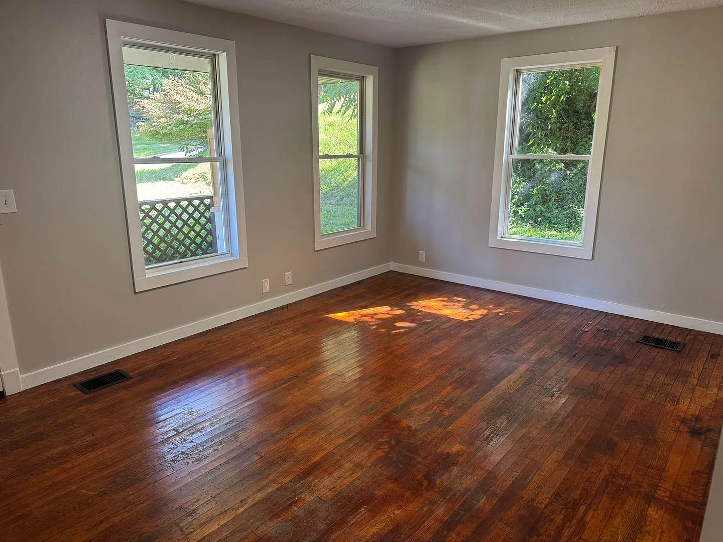 2 Bedroom 1 Bath Home Located in Kingsport, TN — Photo 3
