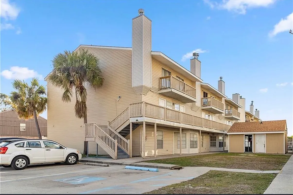 2 bed, 2.5 bath, 1200 sqft, $1,650 — Photo 1