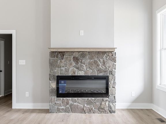 5th image of 50 Hawkins Ridge Rd E