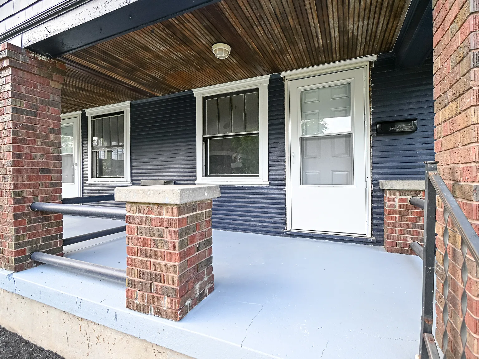 312-314 Pointview Ave — Photo 3