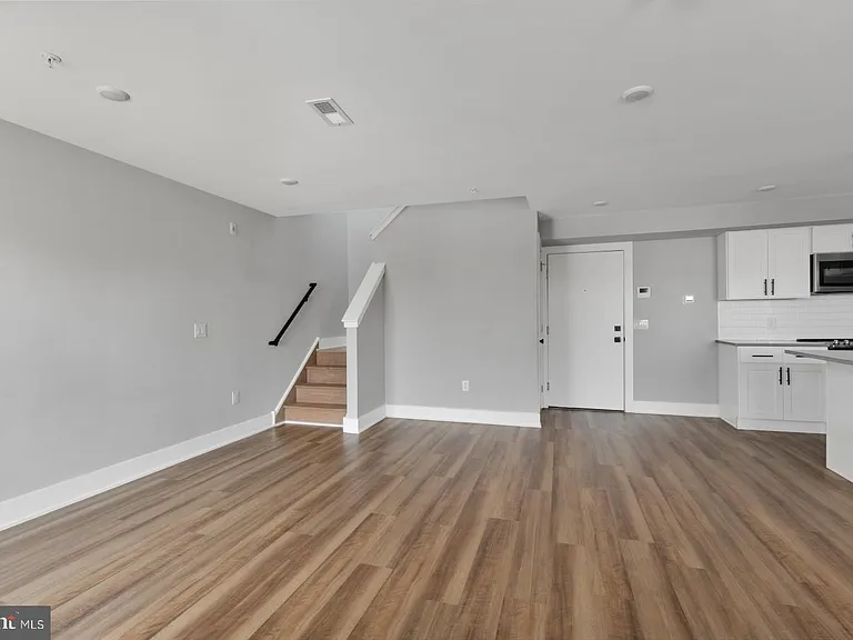 3965 Lancaster Ave #302 — Photo 9