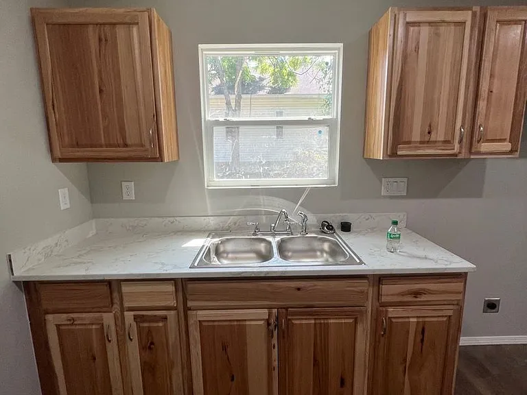 2444 N Benton Ave — Photo 14