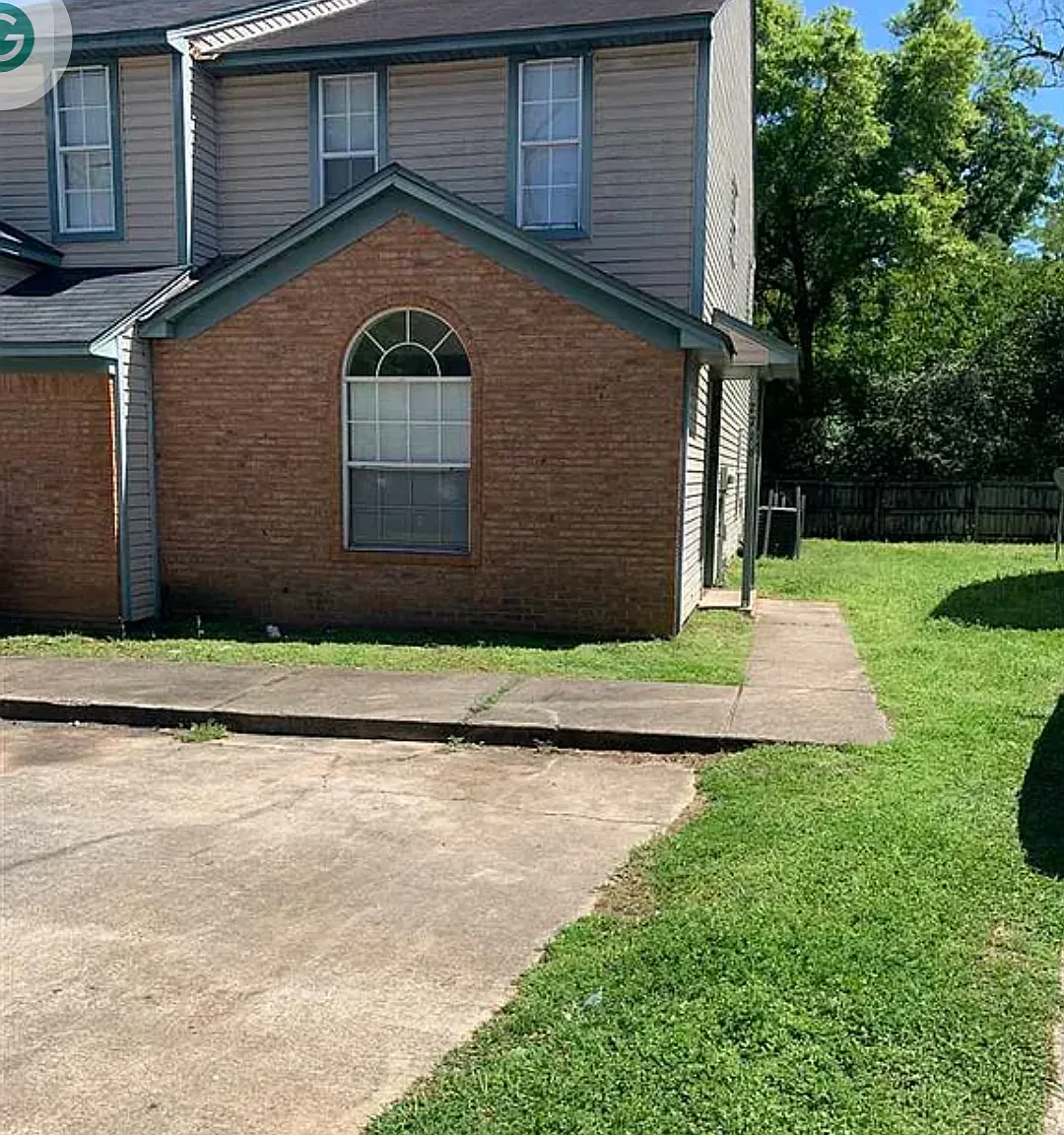 3 bed, 1192 sqft, $1,400 — Photo 2