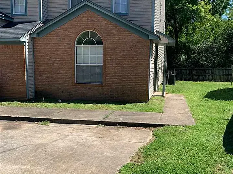 2716 Tess Cir — Photo 2
