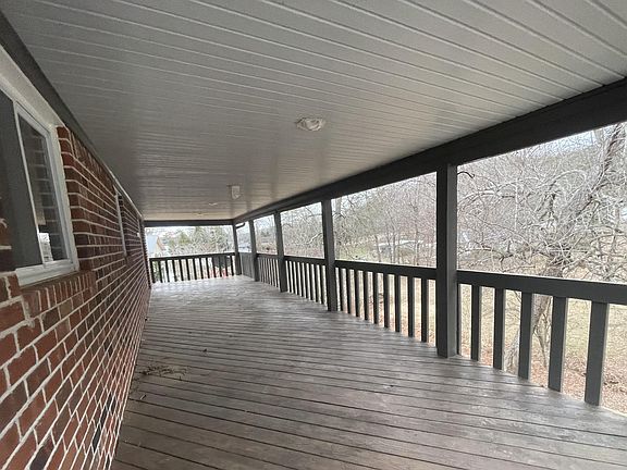 5th image of 218 Lakeshore Ct