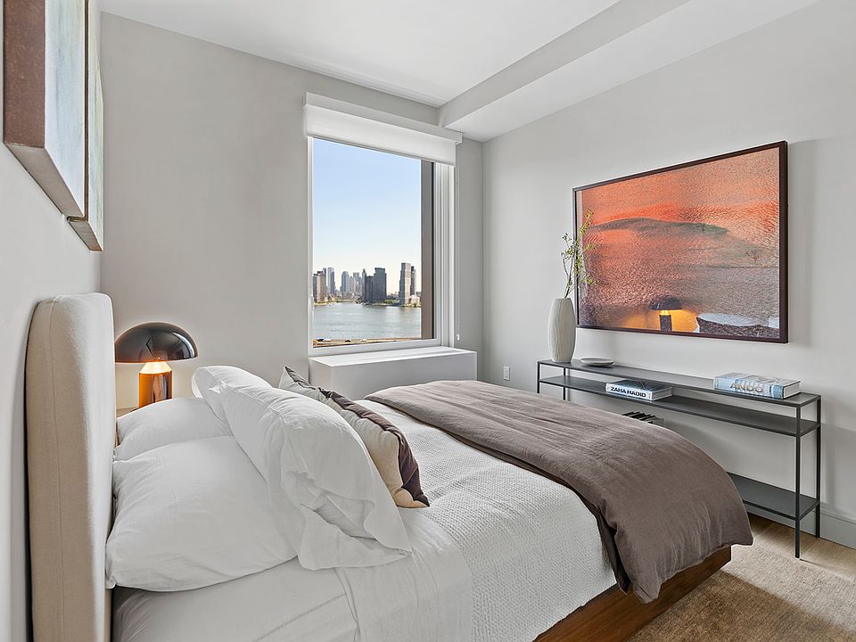 1st image of 644 E 14th St #1003
