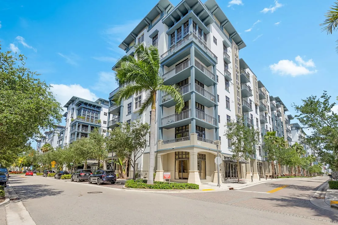 The Manor at Flagler Village — Photo 2