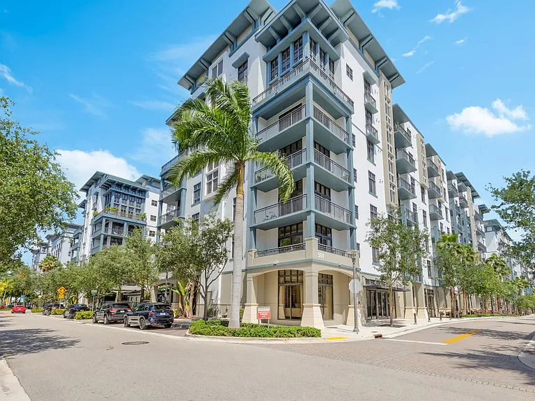 The Manor at Flagler Village — Photo 2