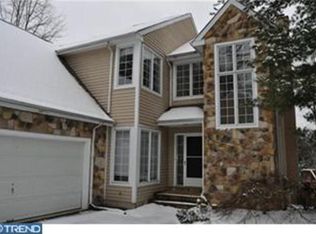 8 Village Cir, Newtown Square, PA 19073